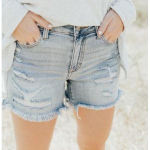 Larsen distressed shorts, light wash